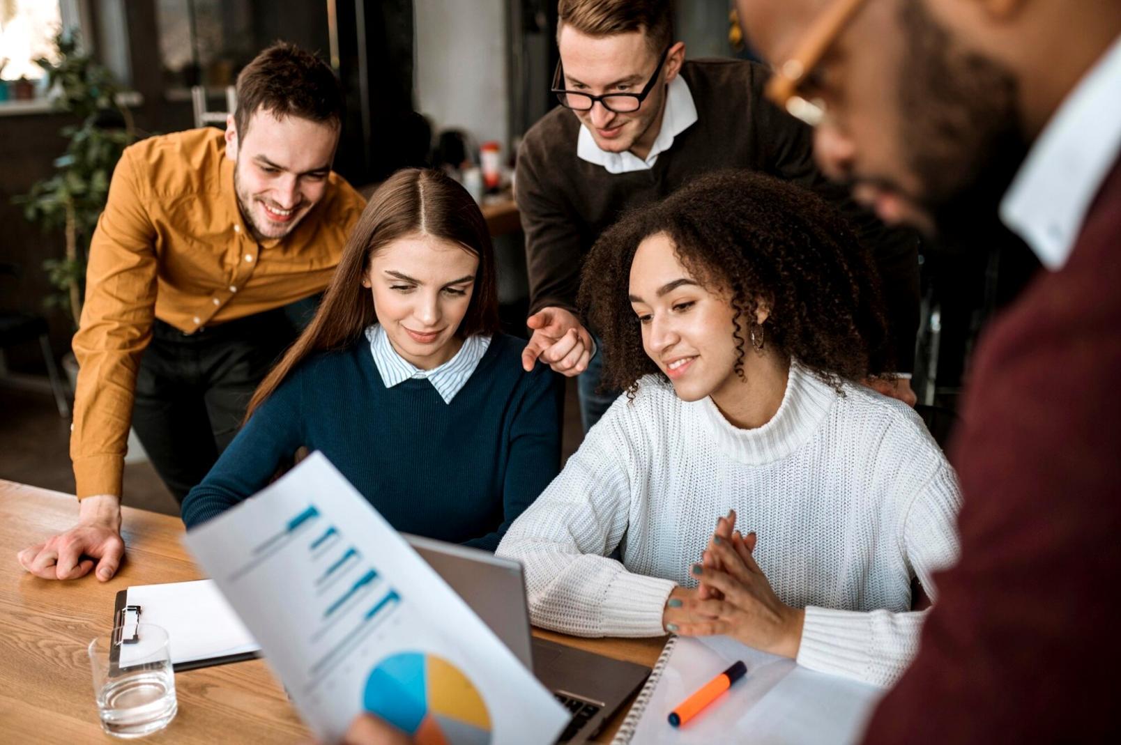 Sesión de capacitación sobre herramientas financieras de lightfluxwave